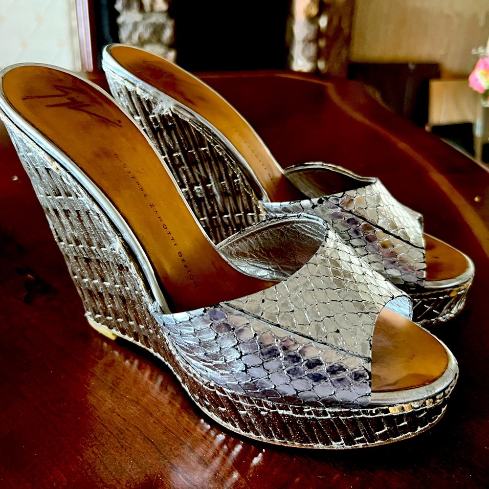Giuseppe Zanotti platform wedge sandals 39 GUC